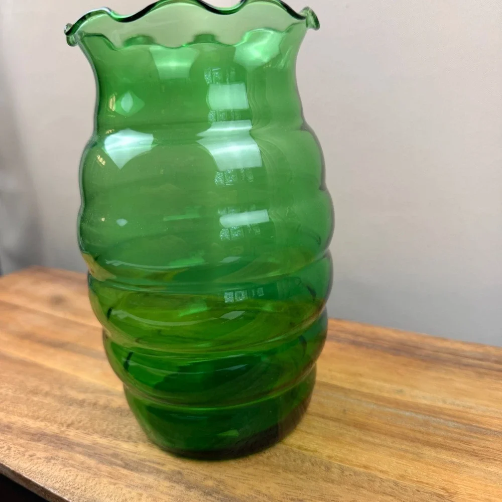 Anchor Hocking Emerald Green Glass Beehive Vase Ruffled Rim Vintage Mid Century